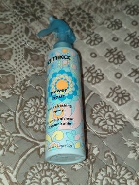 amika Curl Refreshing Spray – Light Blue Bottle with Pastel Floral Design
